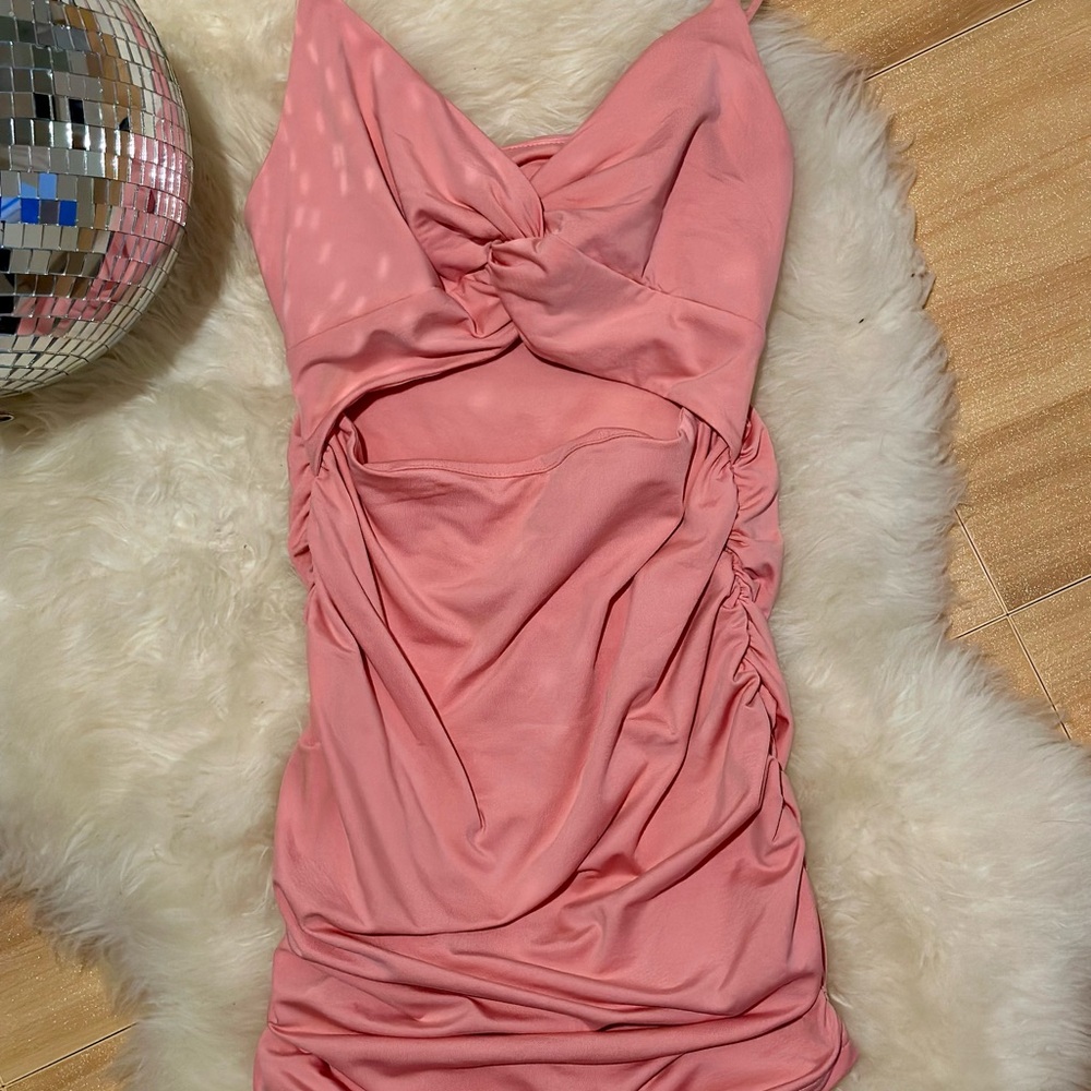 NWOT✨ Ruched Cutout Twistfront Dress